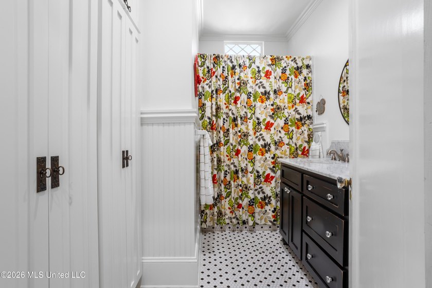 ONE OF THE PRETTIEST AND MOST WELL TAKEN CARE OF HOMES YOU WILL - photo 44