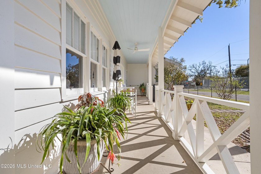 ONE OF THE PRETTIEST AND MOST WELL TAKEN CARE OF HOMES YOU WILL - photo 47