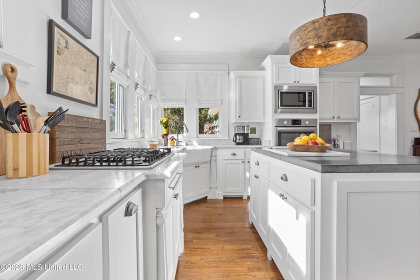 ONE OF THE PRETTIEST AND MOST WELL TAKEN CARE OF HOMES YOU WILL - photo 49