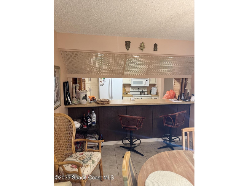 Inviting 2 bedroom, 2 bathroom condo located in the Royal Oak - photo 6