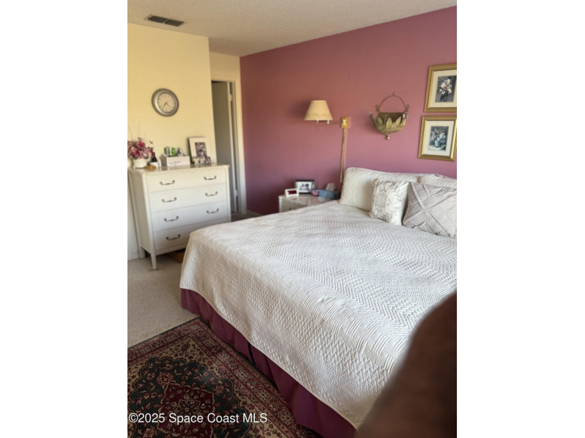 Inviting 2 bedroom, 2 bathroom condo located in the Royal Oak - photo 7