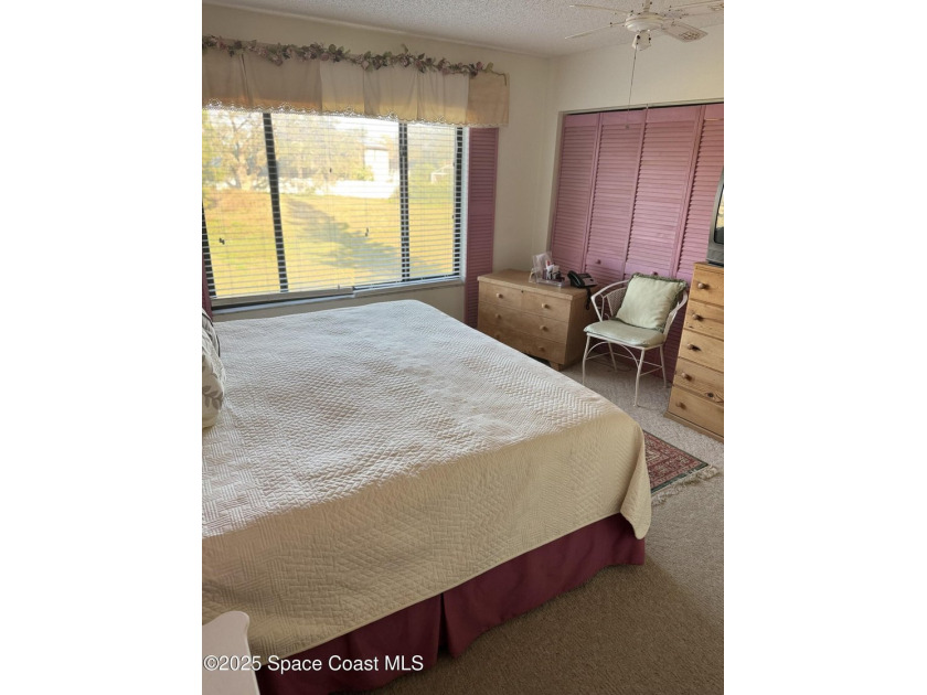 Inviting 2 bedroom, 2 bathroom condo located in the Royal Oak - photo 8
