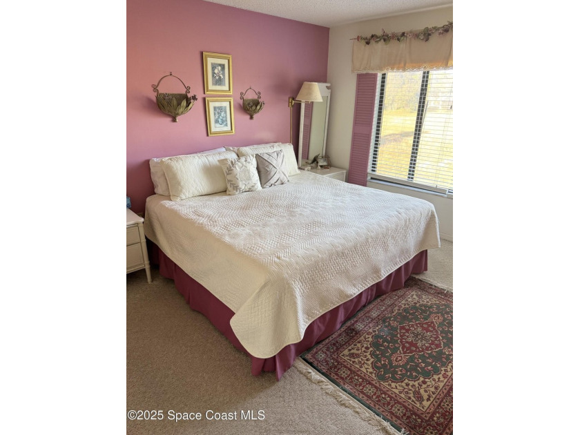 Inviting 2 bedroom, 2 bathroom condo located in the Royal Oak - photo 9