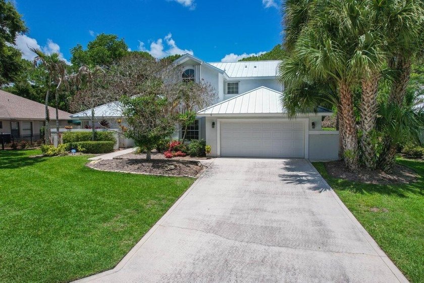 Welcome to this well-appointed 4-bedroom, 3-bathroom residence - photo 2