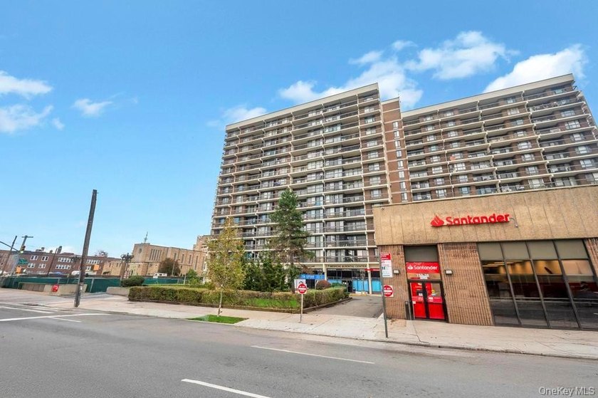 Welcome to your top floor newly renovated 2 bed condo in Village - photo 27