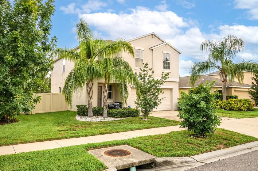 Welcome to this stunning 4 bedroom, 2 1/2 bathroom home with a - photo 4