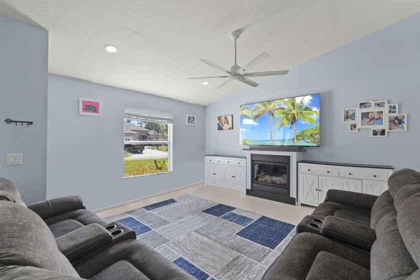 Move-in ready CBS home offering 3 bedrooms, 2 bathrooms, and - photo 5