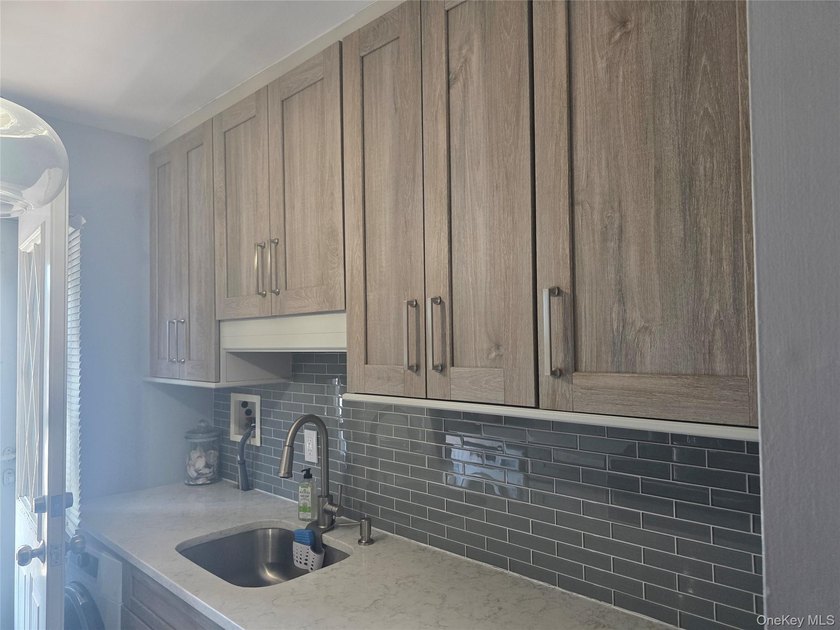Beautifully updated Studio Co-op in West Babylon. Move right - photo 20
