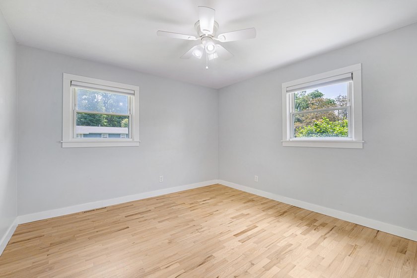 Step into this beautifully refreshed 3-bedroom, 1.5-bath ranch - photo 13