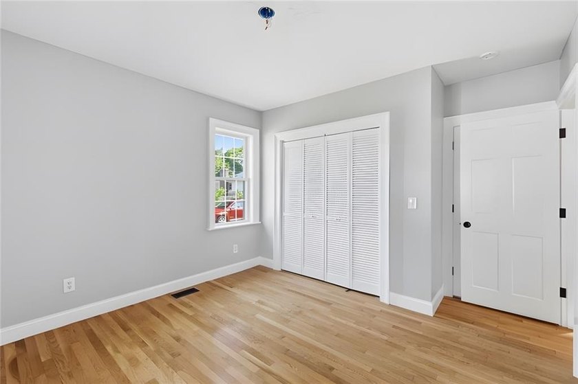 Welcome to 5 Thayer Pl-a beautifully maintained Cape-Style home - photo 13
