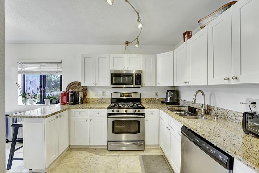 Welcome to this beautifully maintained 3-bedroom, 2-bath home - photo 14