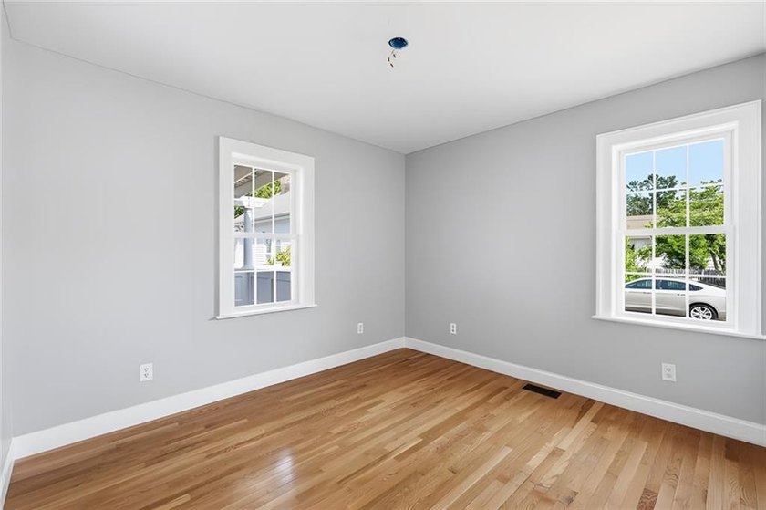 Welcome to 5 Thayer Pl-a beautifully maintained Cape-Style home - photo 14