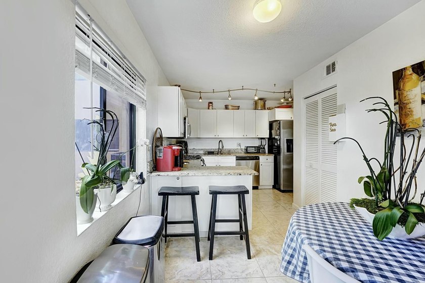 Welcome to this beautifully maintained 3-bedroom, 2-bath home - photo 15