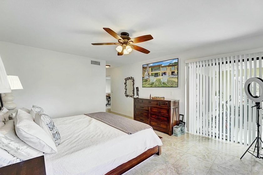 Welcome to this beautifully maintained 3-bedroom, 2-bath home - photo 16