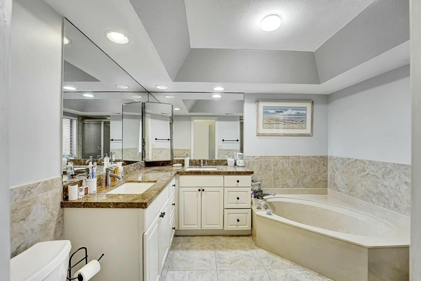 Welcome to this beautifully maintained 3-bedroom, 2-bath home - photo 19