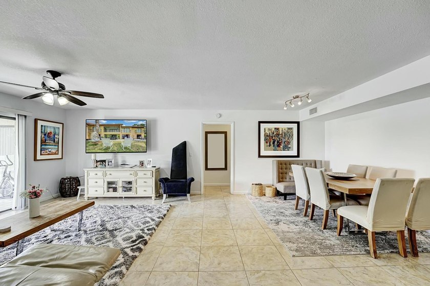 Welcome to this beautifully maintained 3-bedroom, 2-bath home - photo 20
