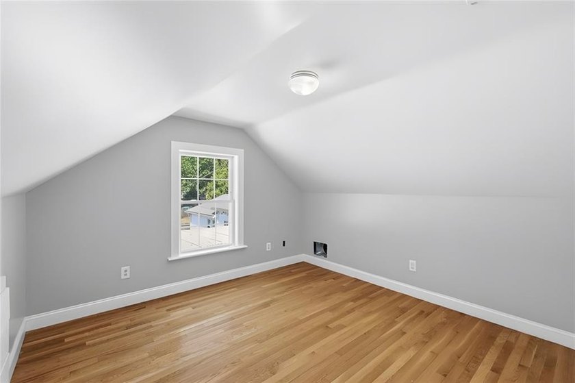 Welcome to 5 Thayer Pl-a beautifully maintained Cape-Style home - photo 20