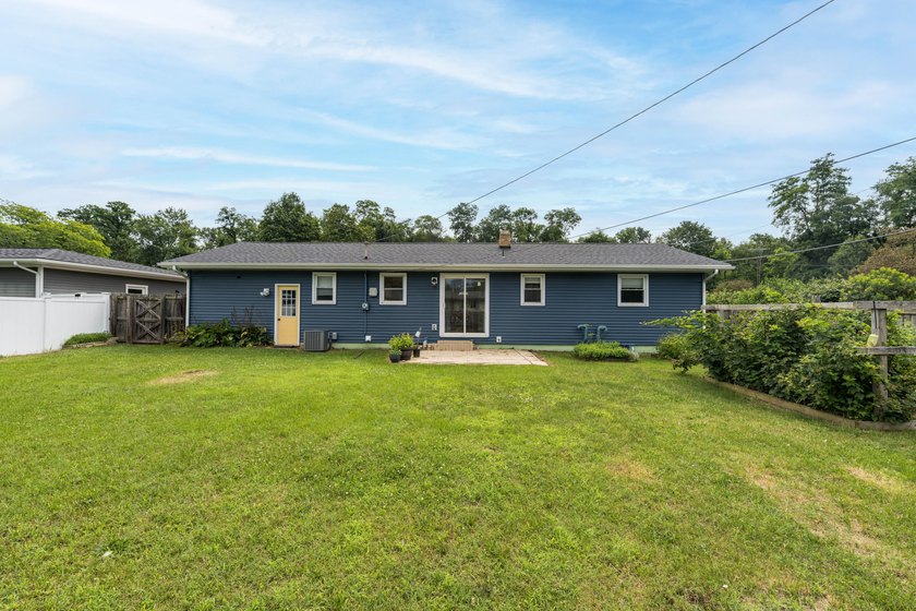 Step into this beautifully refreshed 3-bedroom, 1.5-bath ranch - photo 21