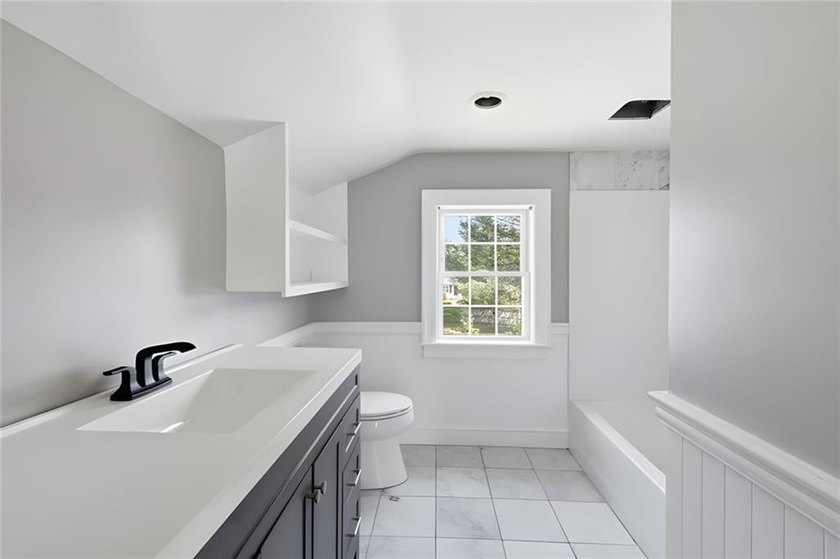Welcome to 5 Thayer Pl-a beautifully maintained Cape-Style home - photo 24