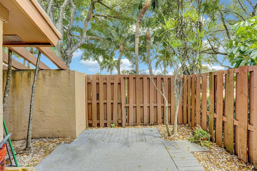 Welcome to this beautifully maintained 3-bedroom, 2-bath home - photo 25