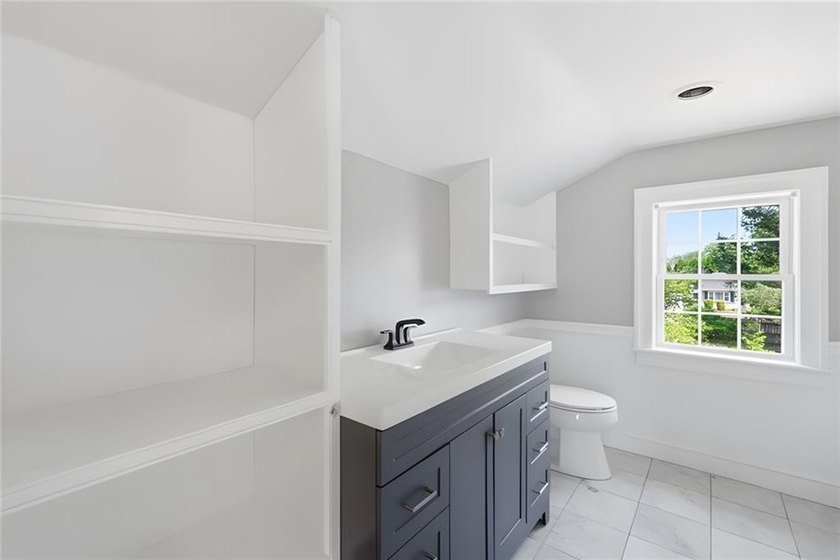 Welcome to 5 Thayer Pl-a beautifully maintained Cape-Style home - photo 25