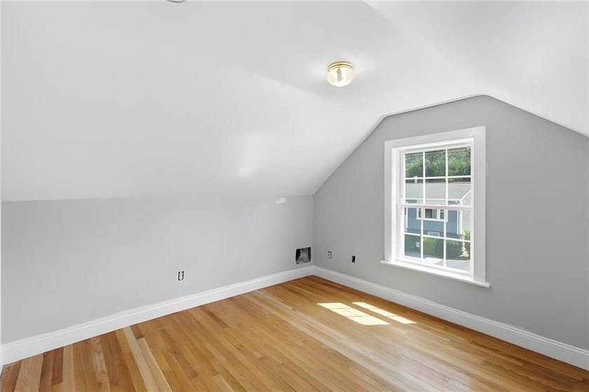 Welcome to 5 Thayer Pl-a beautifully maintained Cape-Style home - photo 28