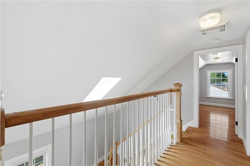 Welcome to 5 Thayer Pl-a beautifully maintained Cape-Style home - photo 31