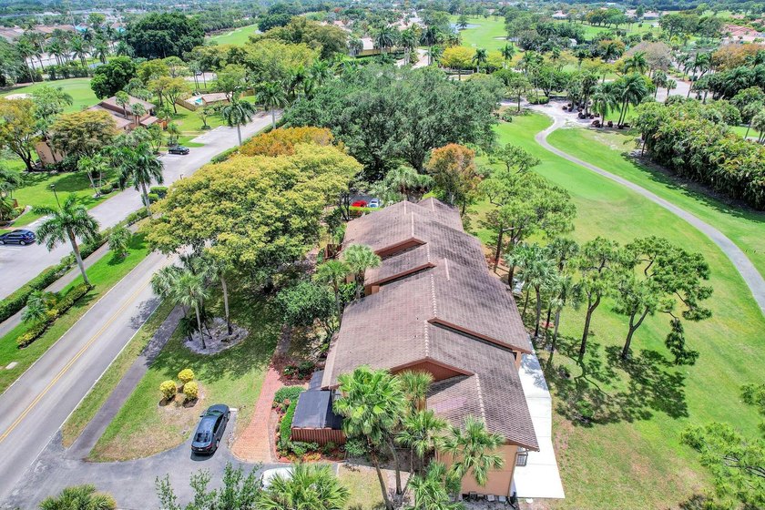 Welcome to this beautifully maintained 3-bedroom, 2-bath home - photo 32