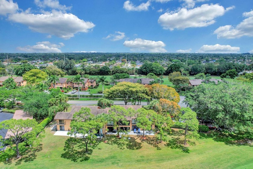 Welcome to this beautifully maintained 3-bedroom, 2-bath home - photo 33