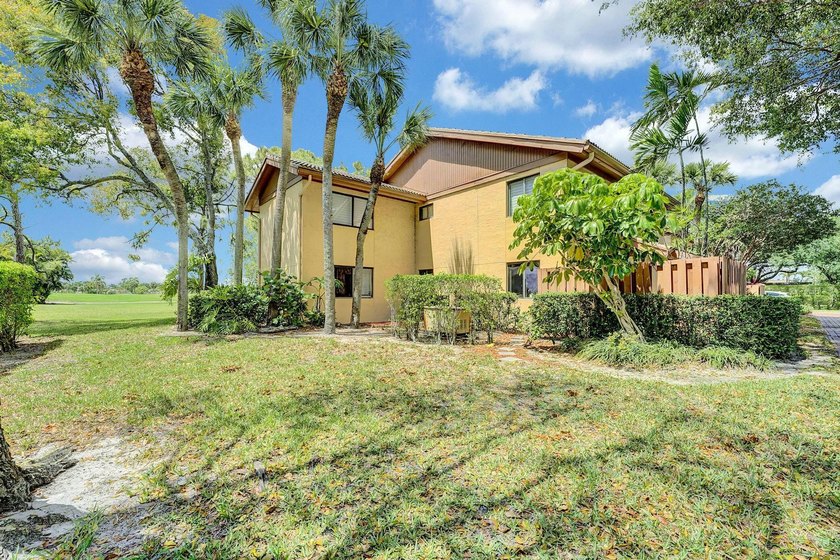Welcome to this beautifully maintained 3-bedroom, 2-bath home - photo 34