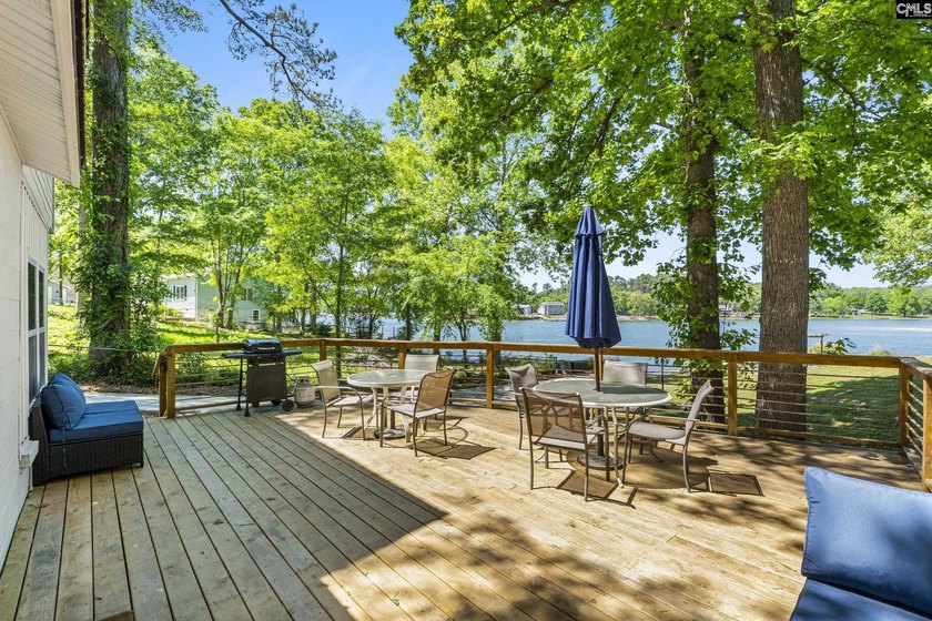 Welcome to your perfect Lake Murray getaway! This charming - photo 3