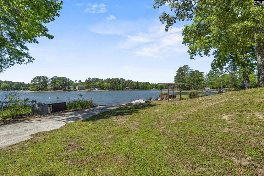 Welcome to your perfect Lake Murray getaway! This charming - photo 4