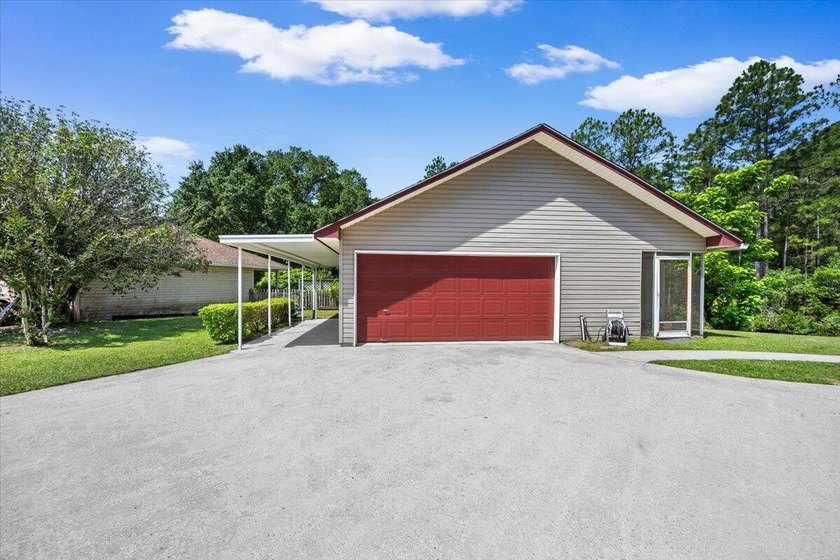 Welcome to a comfortable country retreat tucked into the highly - photo 14