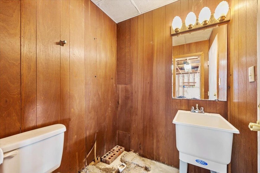 Welcome to a comfortable country retreat tucked into the highly - photo 18