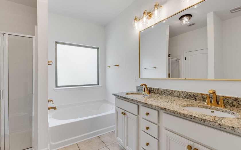This refreshed (in 2026) 3BR/2BA + office/bonus room home in - photo 18