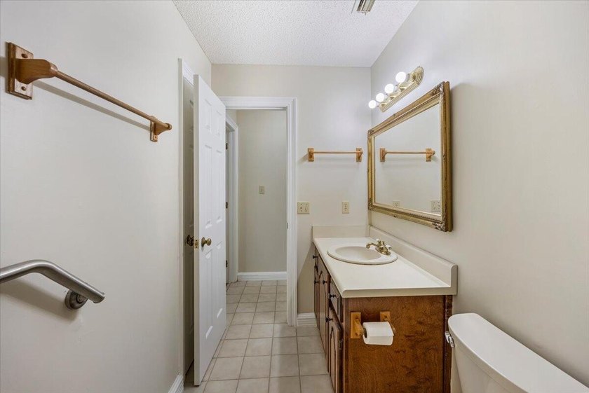 Welcome to a comfortable country retreat tucked into the highly - photo 40