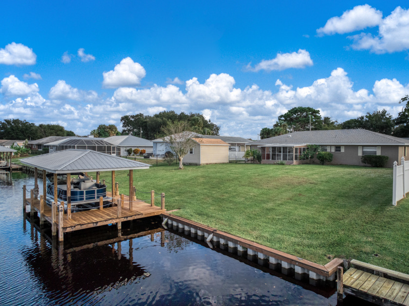 Big backyard space, 2022 roof, 2024 AC and 2022 seawall - photo 23
