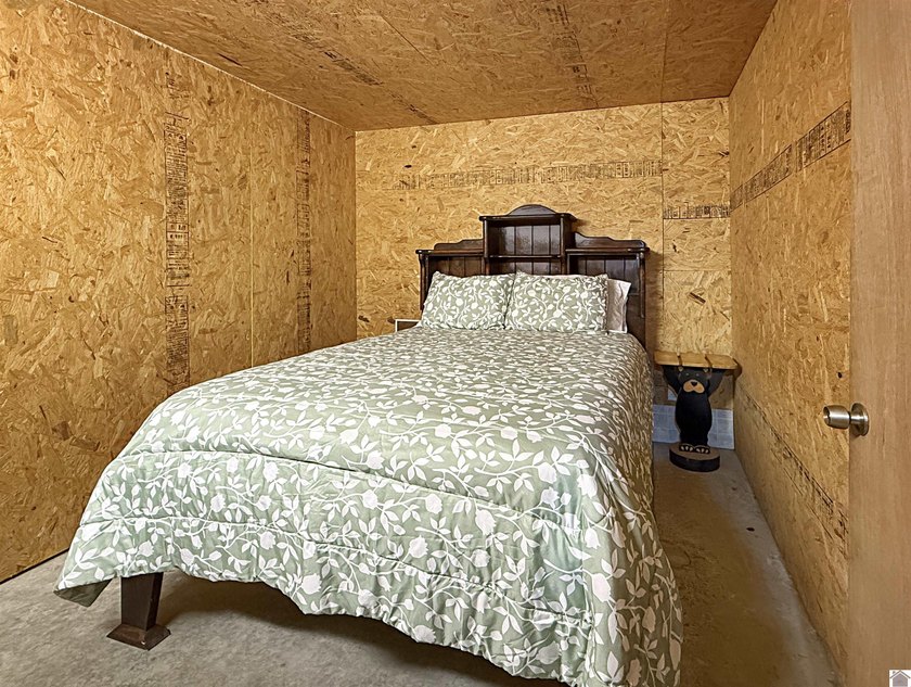 SECLUDED! Tucked away on 1.75 wooded acres, this cute 3-bedroom - photo 7