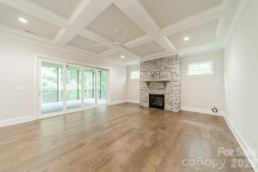 Beautiful new custom home in the Irish Creek Country Club - photo 17