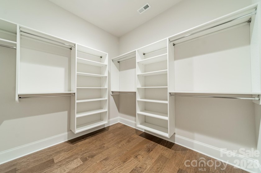 Beautiful new custom home in the Irish Creek Country Club - photo 28