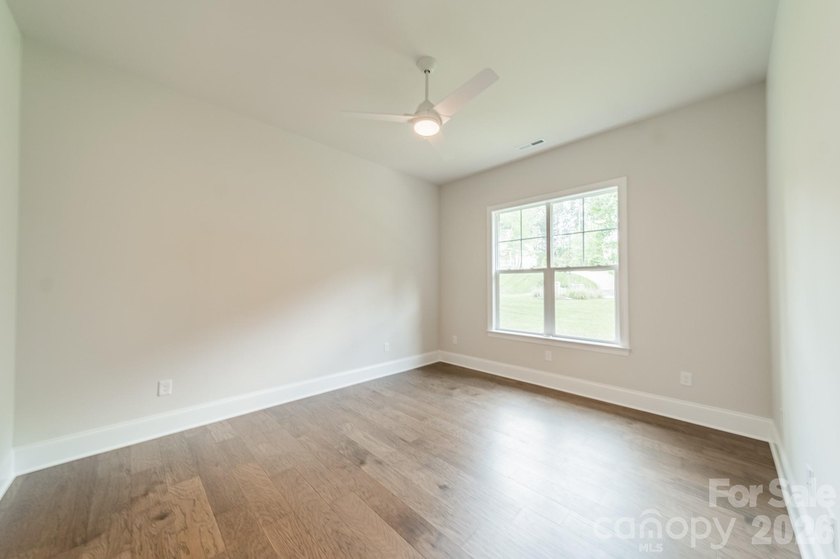 Beautiful new custom home in the Irish Creek Country Club - photo 29