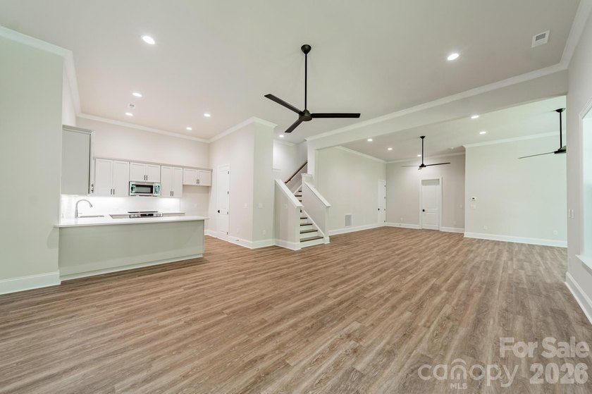 Beautiful new custom home in the Irish Creek Country Club - photo 38