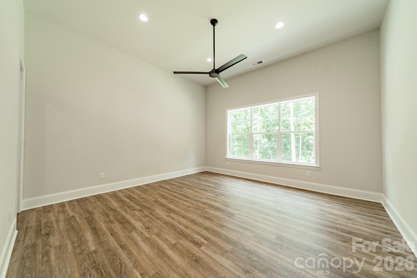 Beautiful new custom home in the Irish Creek Country Club - photo 40