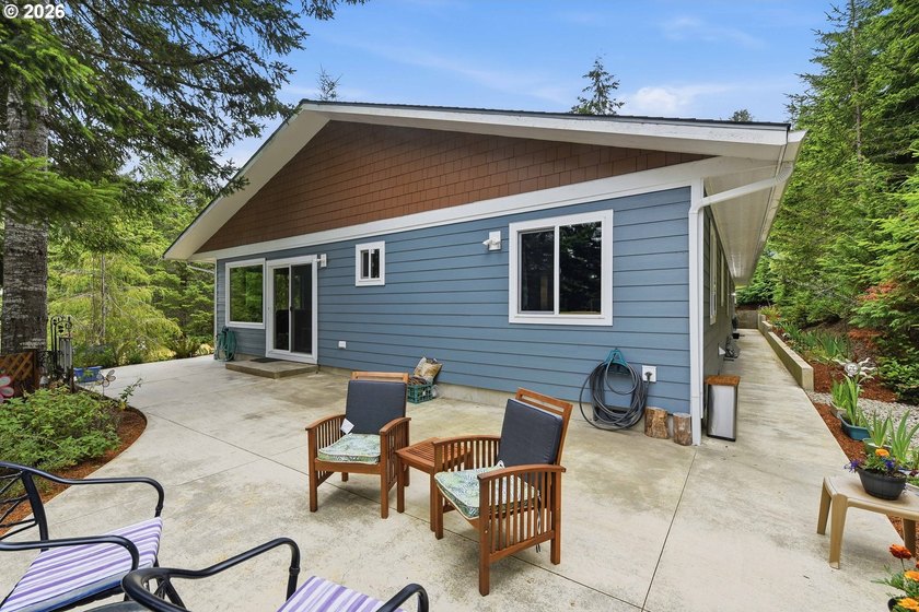 Exceptional custom home built in 2023, offering quality - photo 40