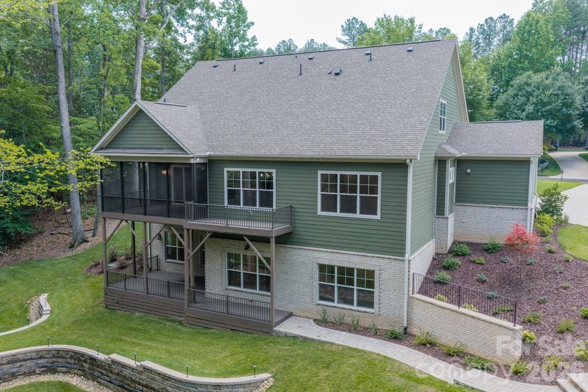 Beautiful new custom home in the Irish Creek Country Club - photo 44