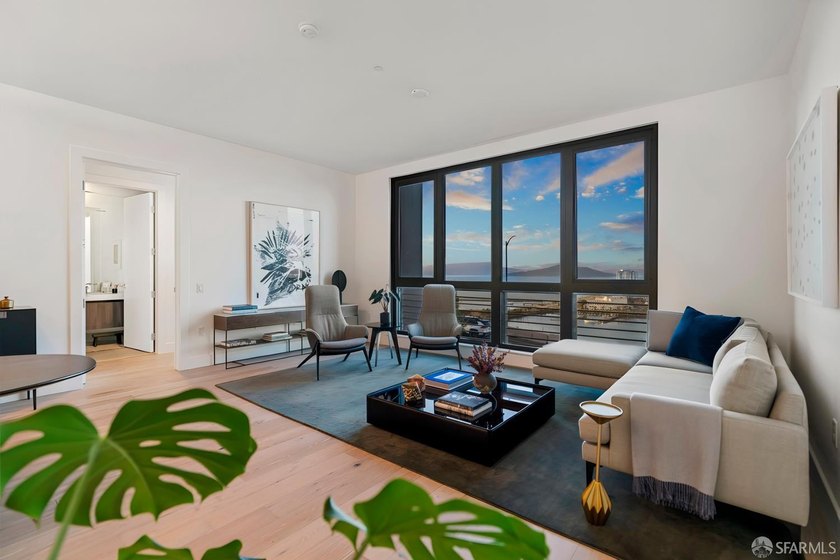 The Residences at Yerba Buena Island offer a rare opportunity to - photo 2