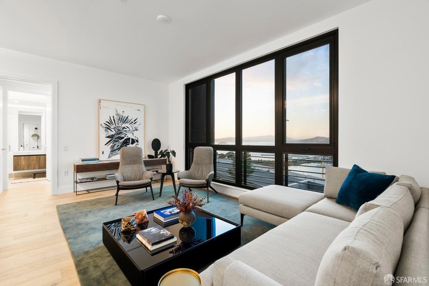 The Residences at Yerba Buena Island offer a rare opportunity to - photo 4
