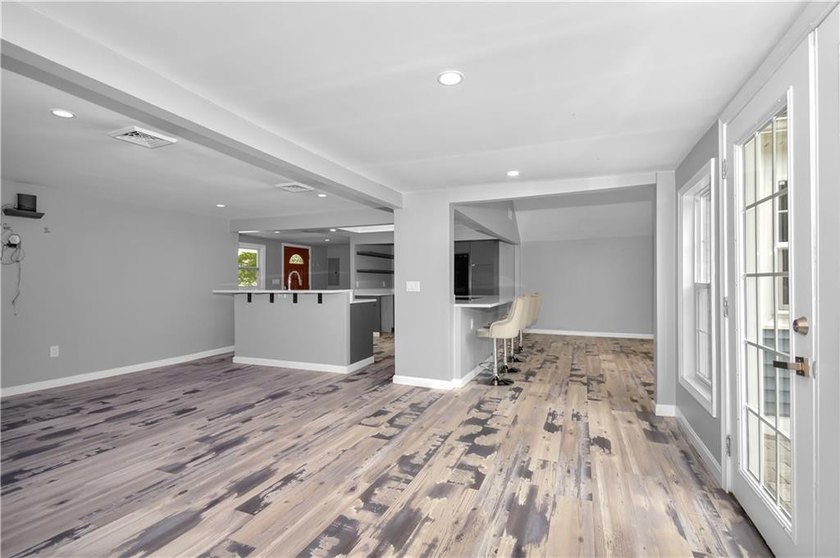 Sleek &amp; Stylish, Single Level Ranch! With a little TLC this 1400 - photo 14