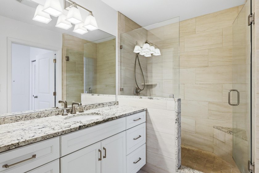 Featuring a desired architectural layout, this one-bedroom condo - photo 5