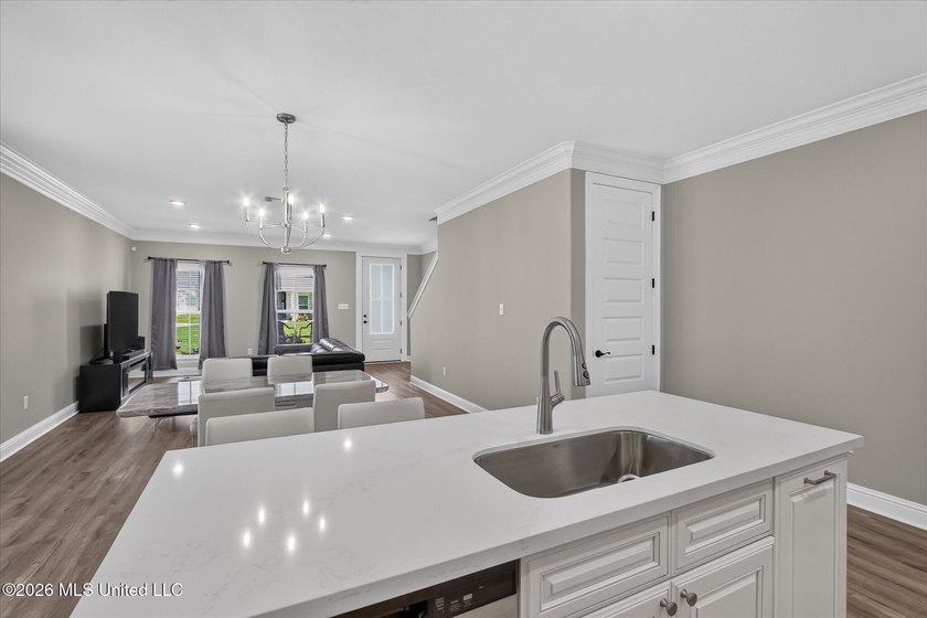 With new construction going up all around Savannah Estates, it - photo 15